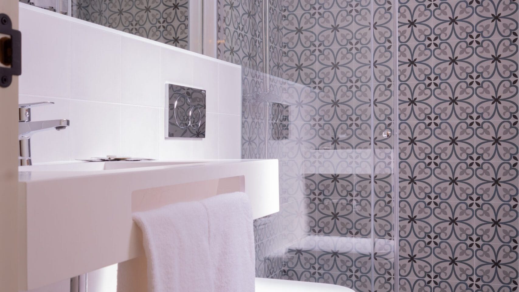Hostal en Conil/Habitación la Mina/Deluxe + Jacuzzi